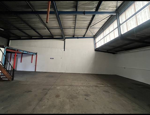 200M² WAREHOUSE TO LET IN EASTLEIGH